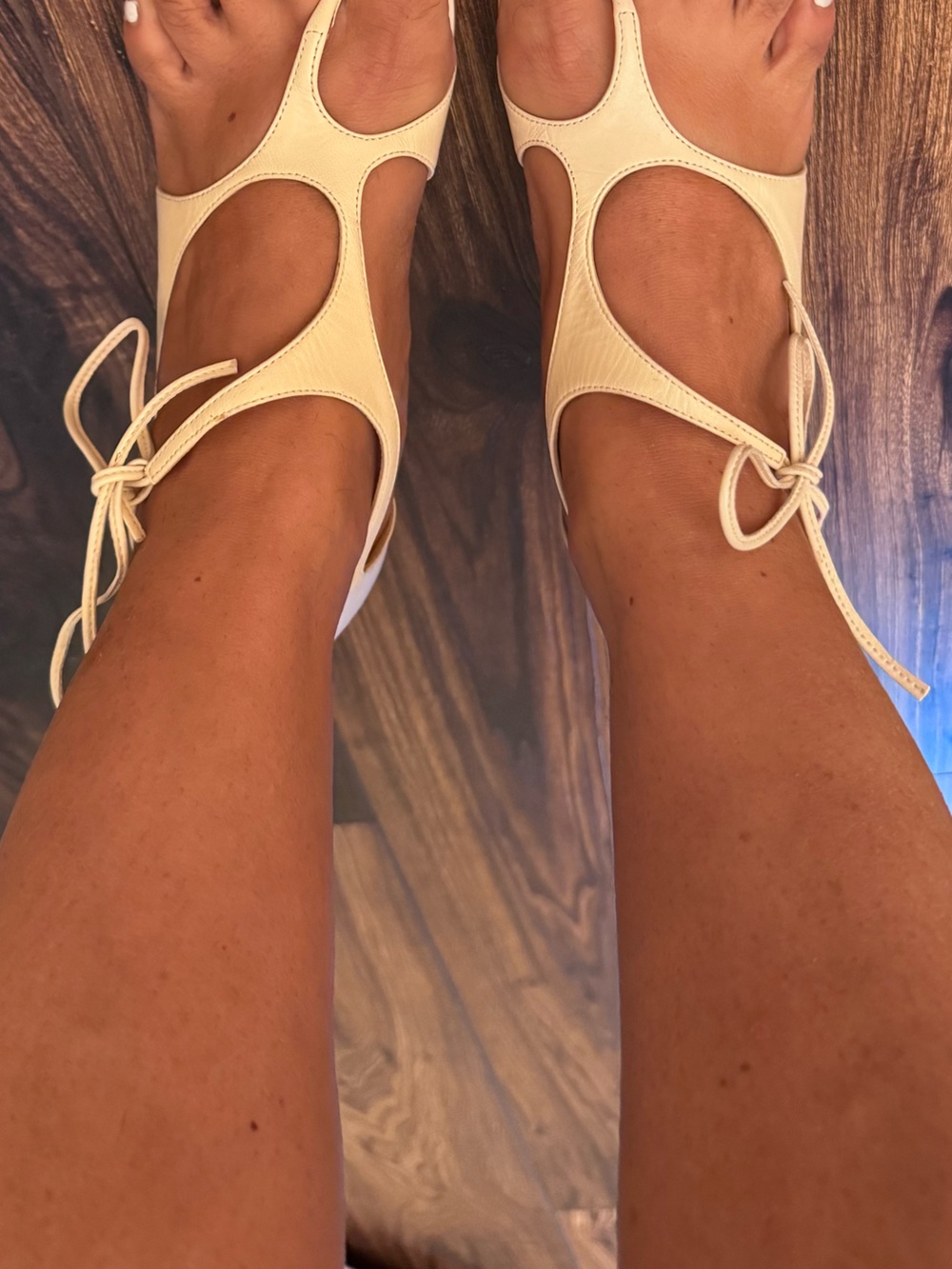 Lindsey Perry Women's Cream Strappy Sandals